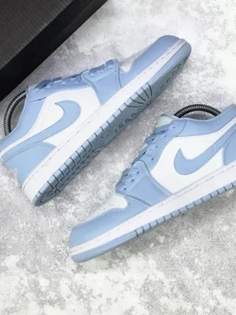 Кроссовки Nike в голубо-белом цвете — стильные повседневные