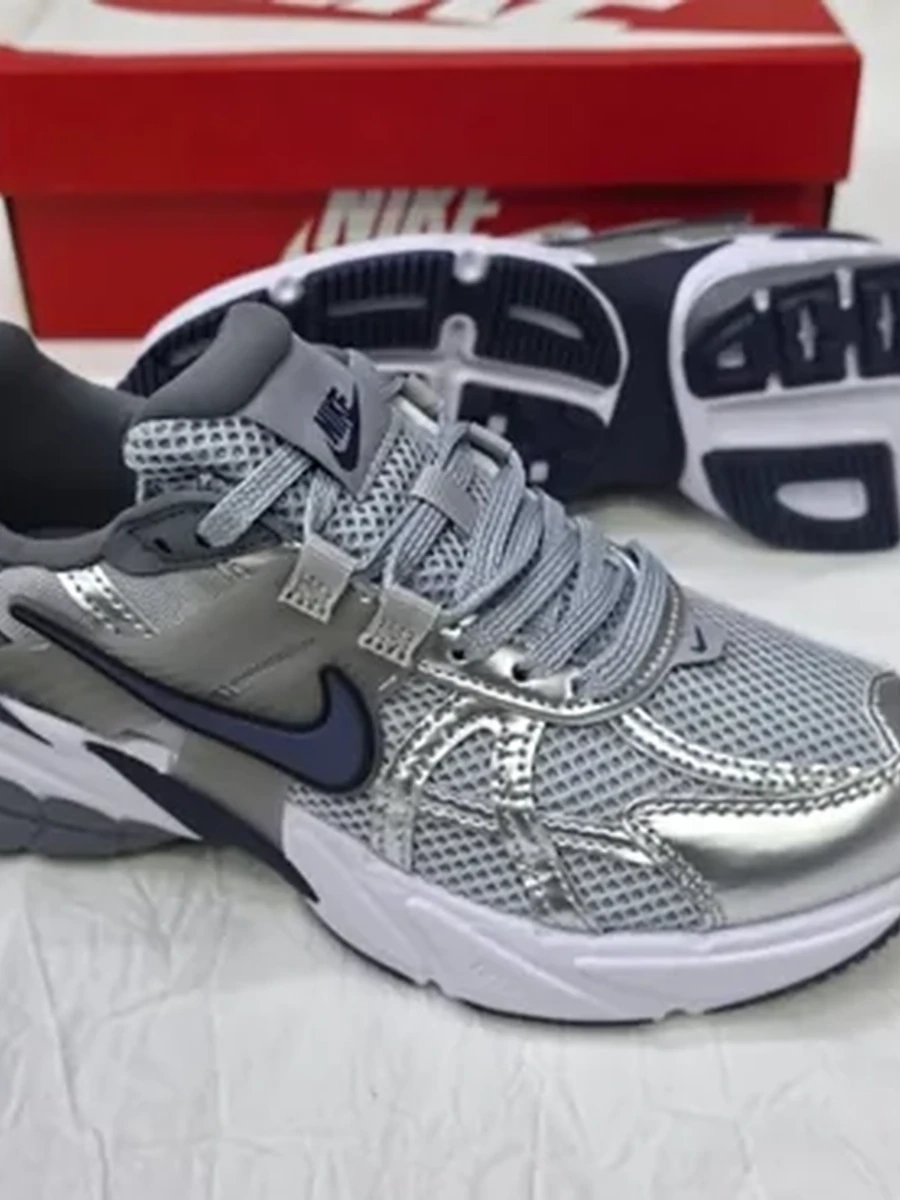 Серебристые кроссовки Nike Металлик