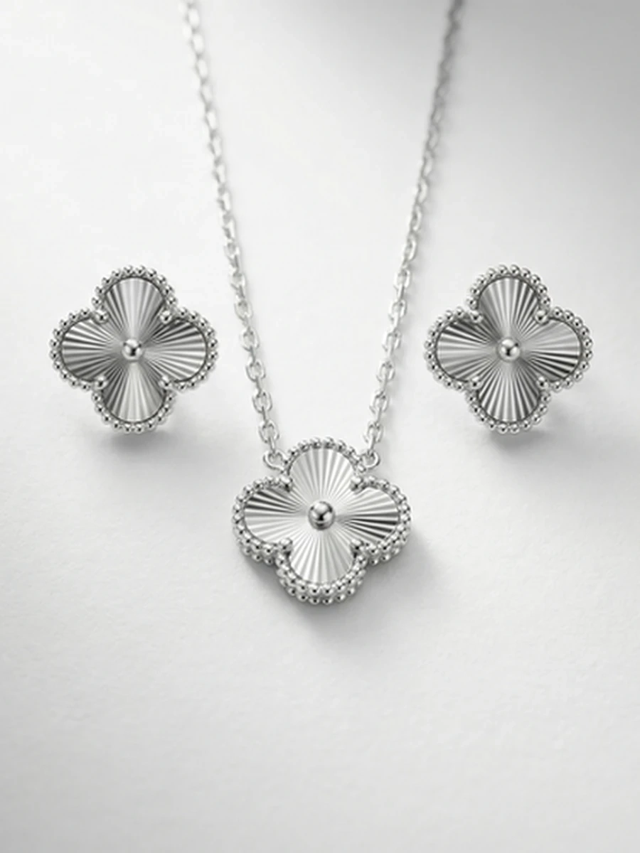 Комплект украшений Van Cleef: кулон и серьги серебристый