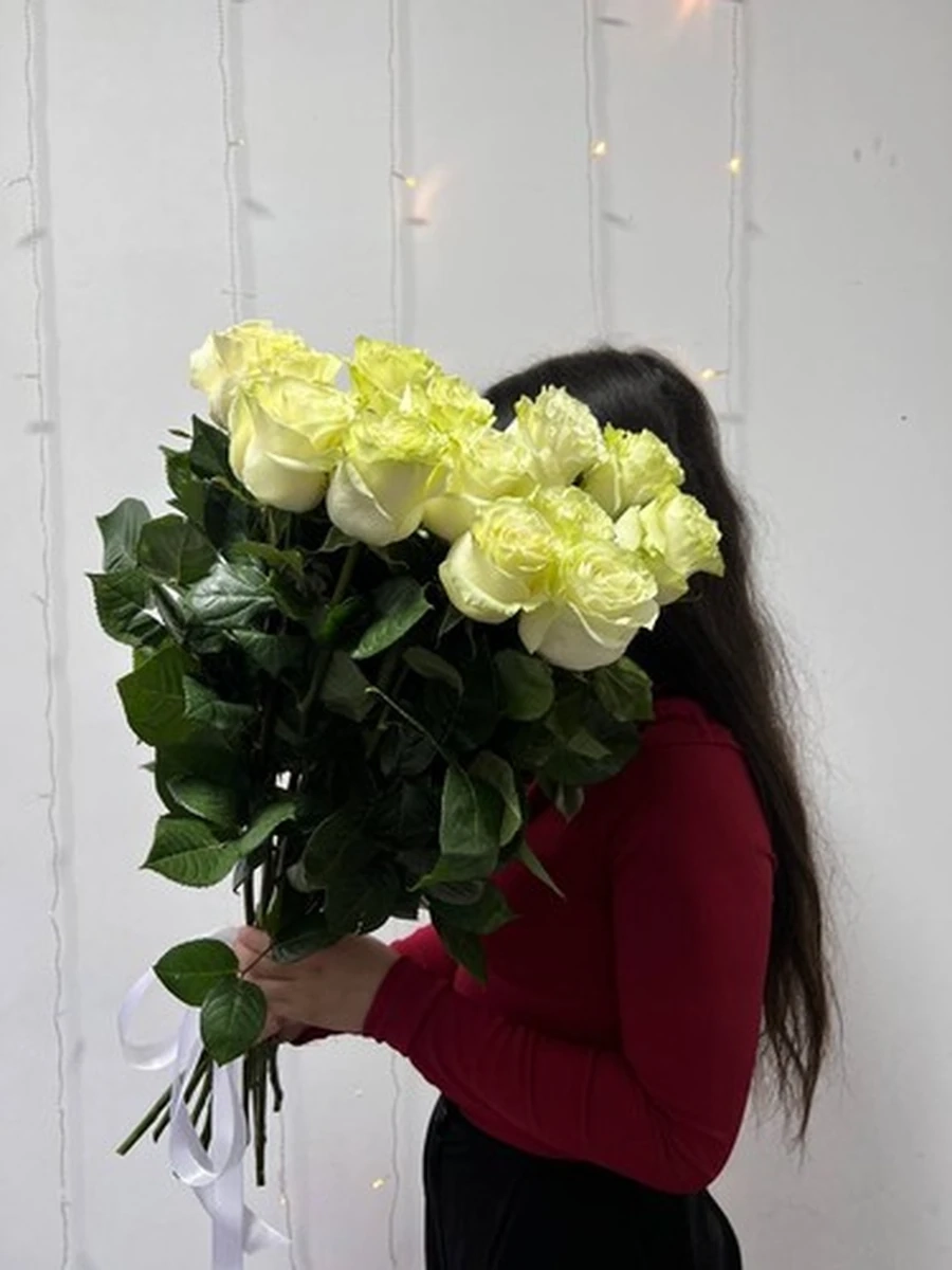 15 белых голландских роз