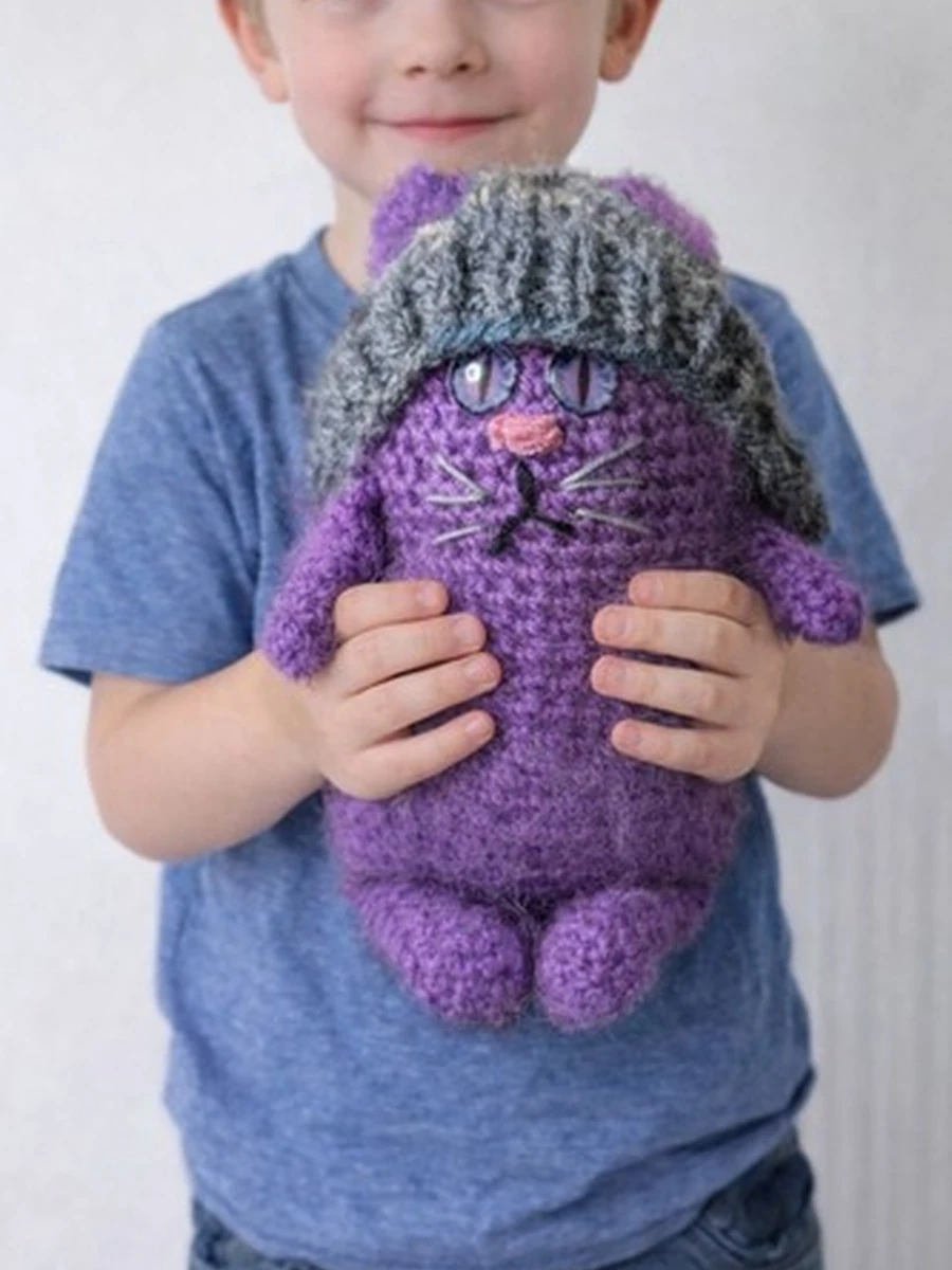 Игрушка. Кот в серой шапке. Сиреневый