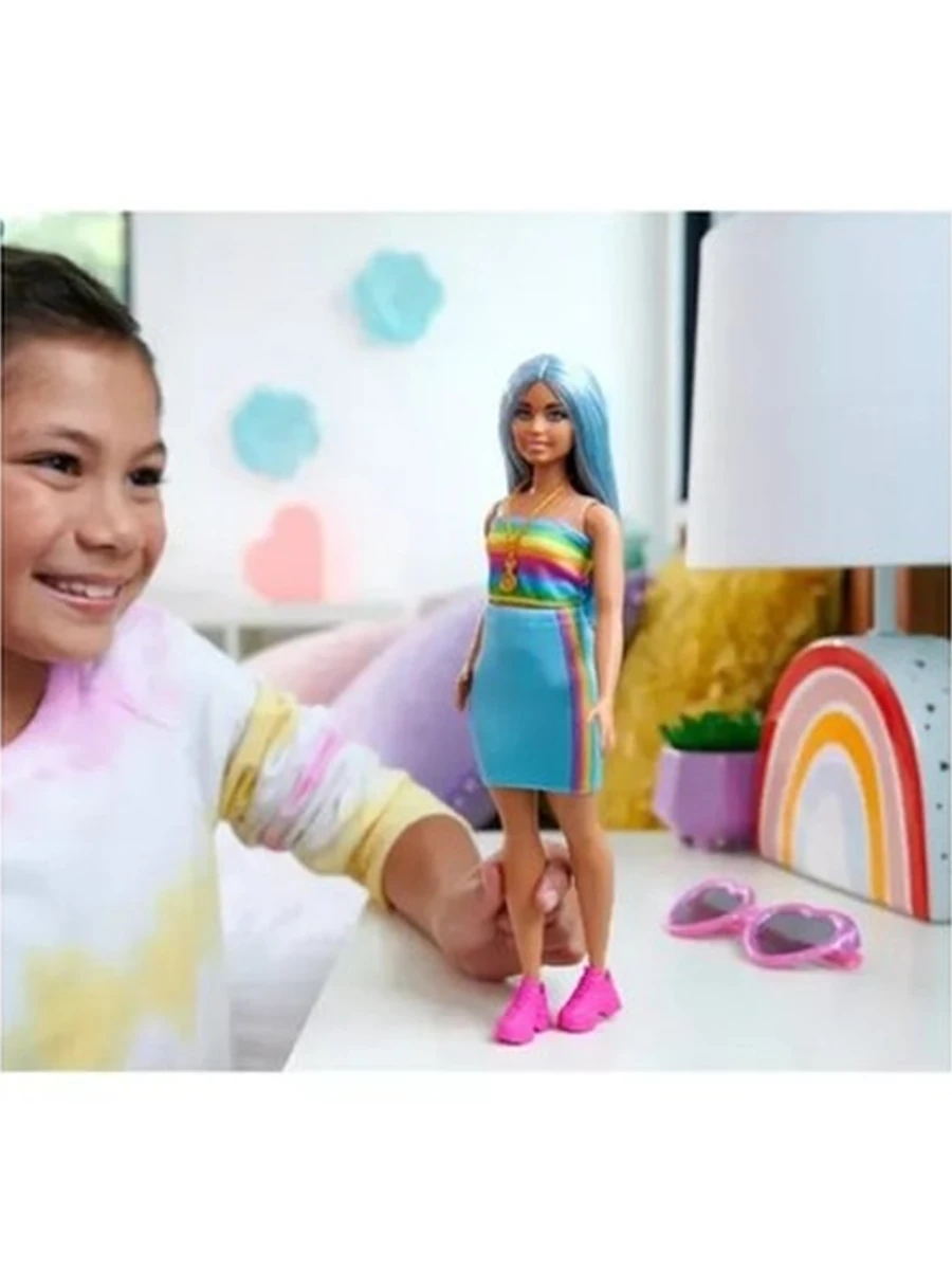 Кукла Barbie Fashionistas Модница с синими волосами и радужным топом HRH16