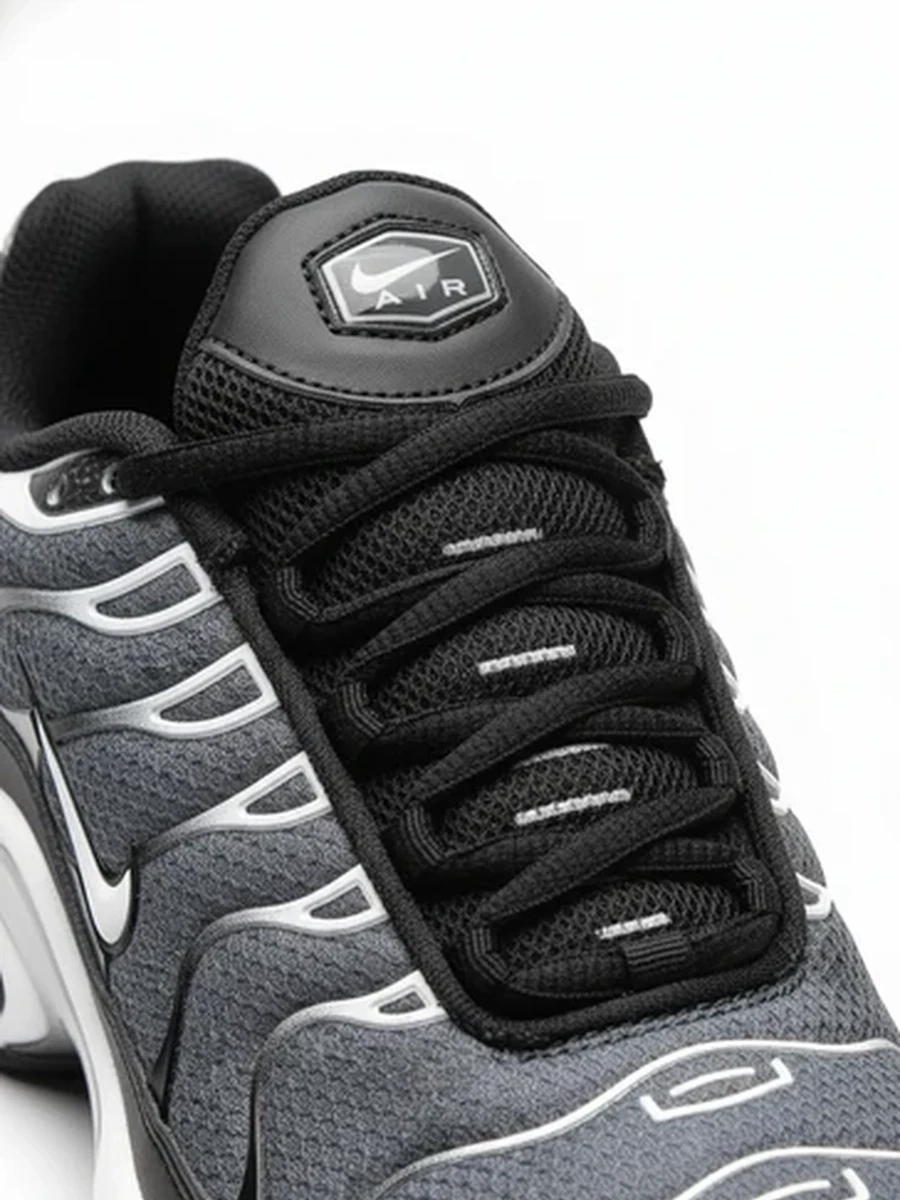 Мужские кроссовки Nike Air Max Plus TN серо-черные для спорта и города